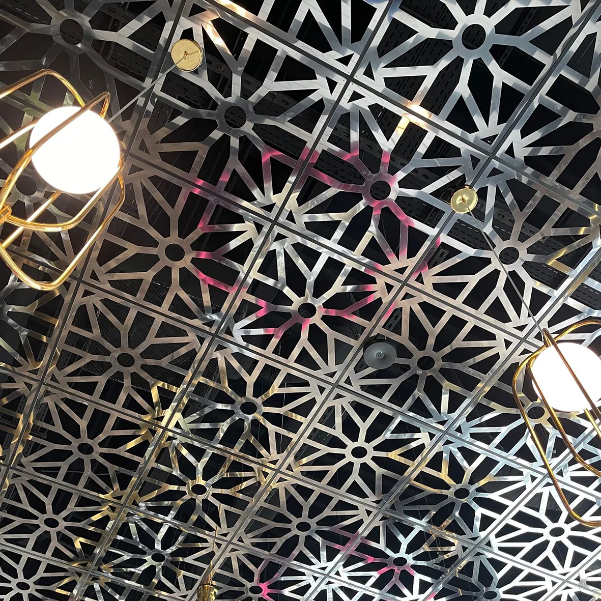 Потолок AeroGrid Arabesque 600x600мм